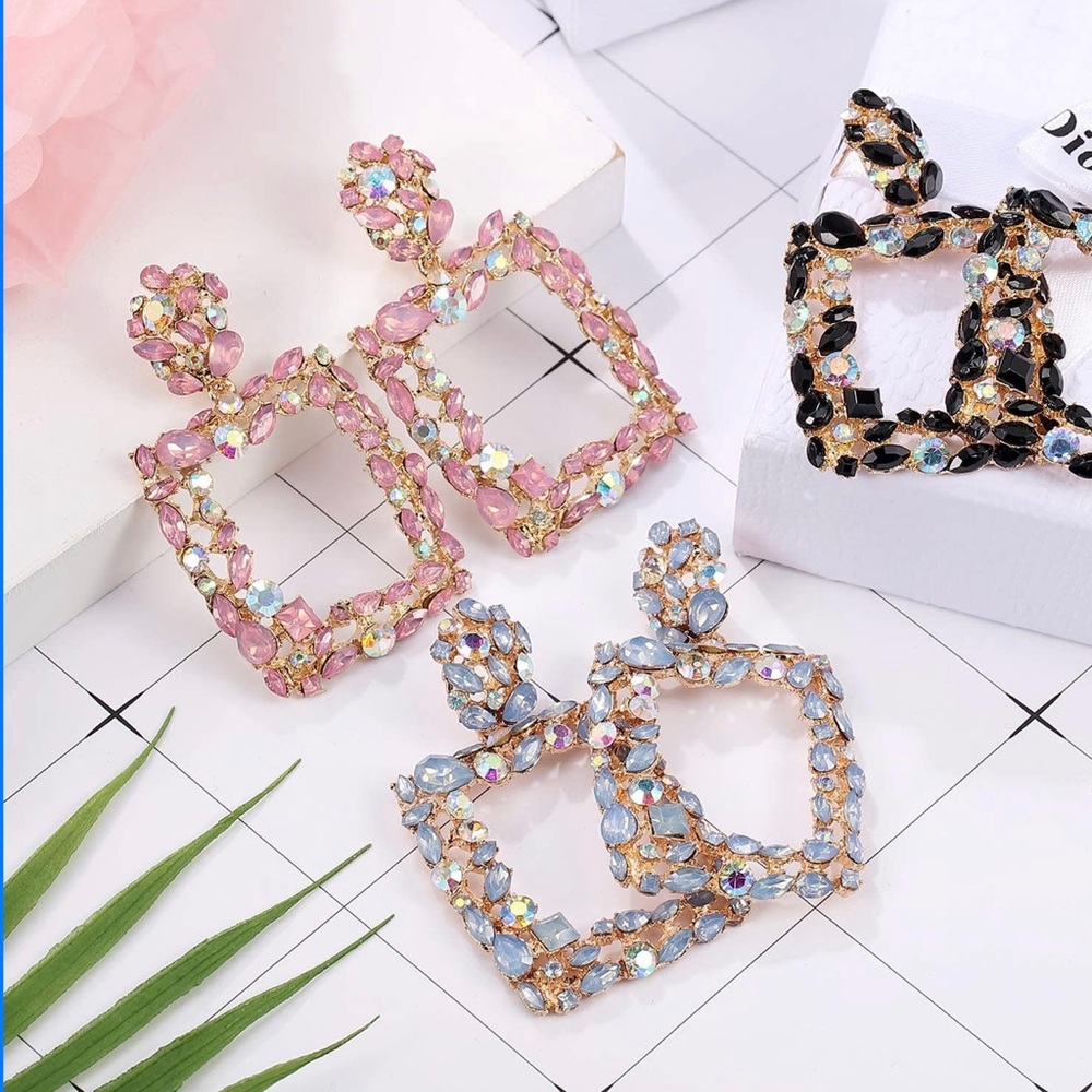 🆕✨Beautiful Rhinestone Crystal Drop Earrings✨ - Picture 3 of 7